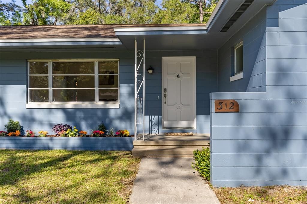 Activo con contrato: $310,000 (3 camas, 2 baños, 1963 Pies cuadrados)