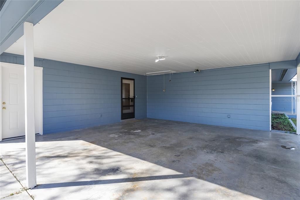 Activo con contrato: $310,000 (3 camas, 2 baños, 1963 Pies cuadrados)