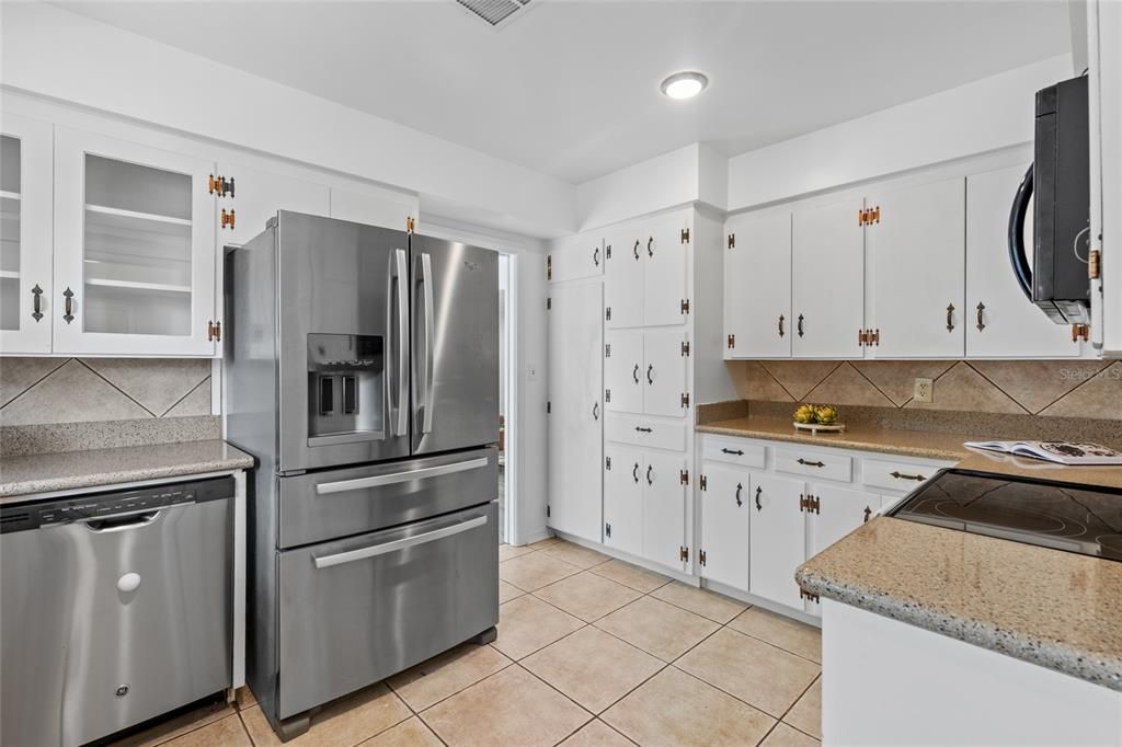 Activo con contrato: $310,000 (3 camas, 2 baños, 1963 Pies cuadrados)