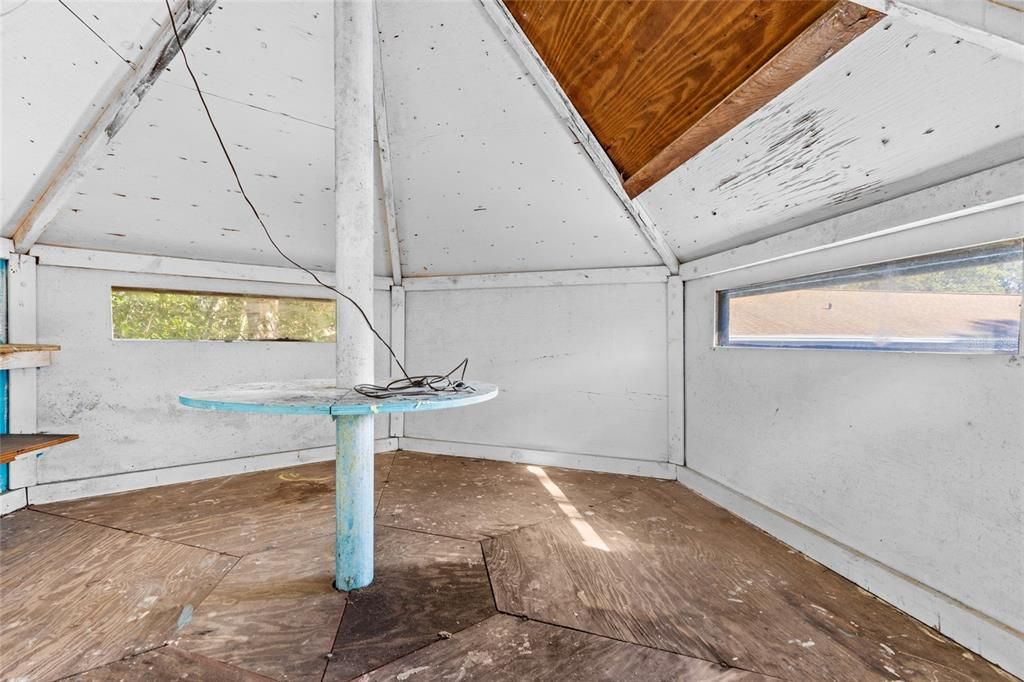 Activo con contrato: $310,000 (3 camas, 2 baños, 1963 Pies cuadrados)