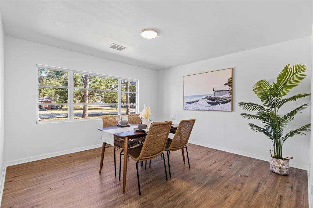 Activo con contrato: $310,000 (3 camas, 2 baños, 1963 Pies cuadrados)