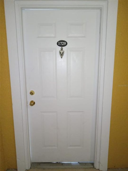 最近租的: $1,350 (1 贝兹, 1 浴室, 850 平方英尺)