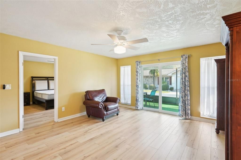 Active With Contract: $219,900 (2 beds, 2 baths, 1516 Square Feet)