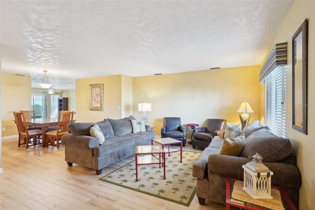 Active With Contract: $219,900 (2 beds, 2 baths, 1516 Square Feet)