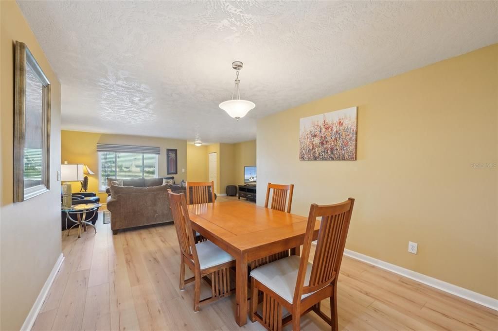 Active With Contract: $219,900 (2 beds, 2 baths, 1516 Square Feet)