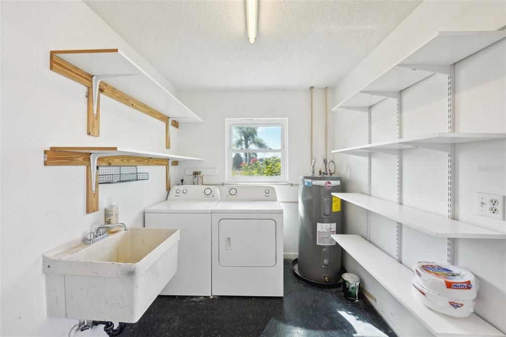 Active With Contract: $219,900 (2 beds, 2 baths, 1516 Square Feet)