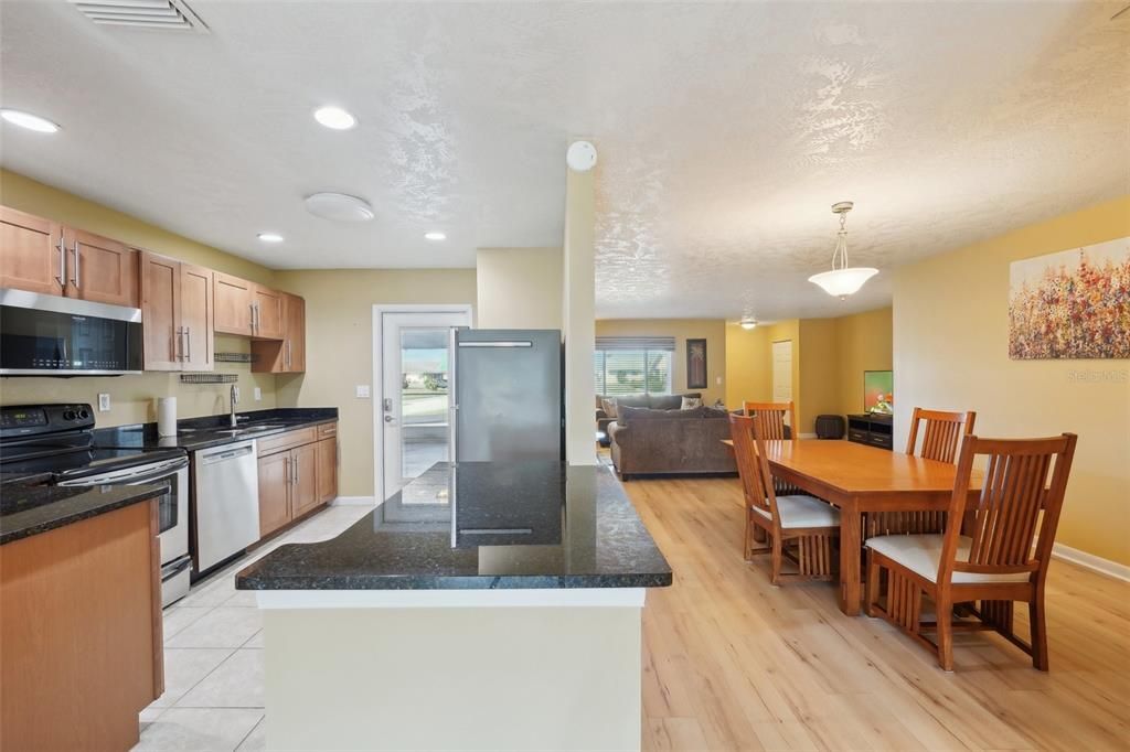 Active With Contract: $219,900 (2 beds, 2 baths, 1516 Square Feet)