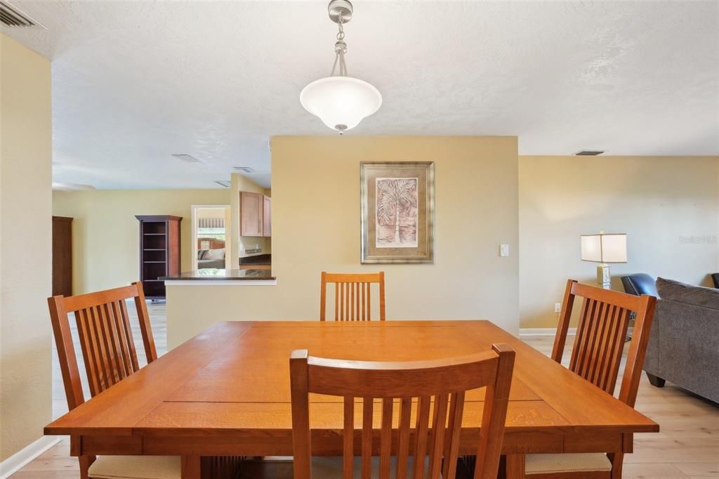 Active With Contract: $219,900 (2 beds, 2 baths, 1516 Square Feet)