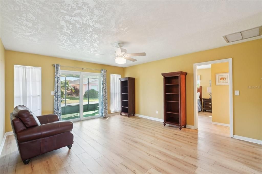 Active With Contract: $219,900 (2 beds, 2 baths, 1516 Square Feet)