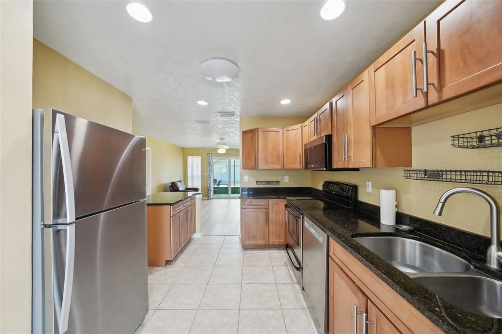 Active With Contract: $219,900 (2 beds, 2 baths, 1516 Square Feet)