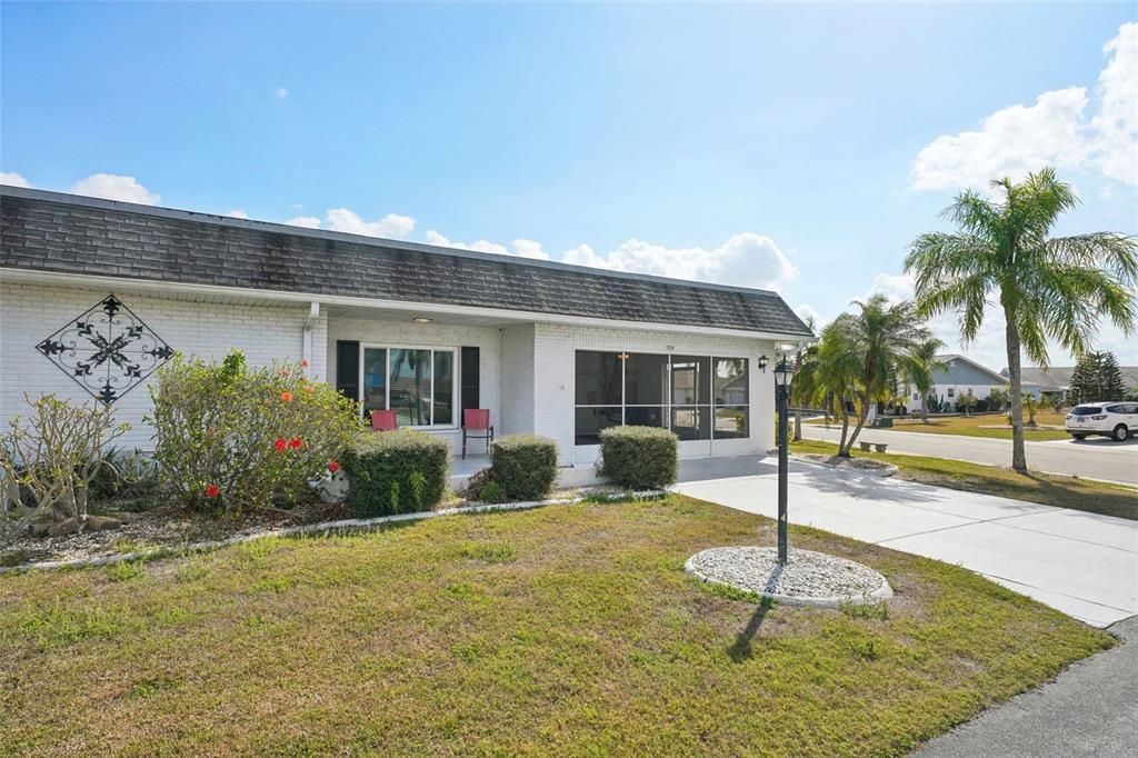 Active With Contract: $219,900 (2 beds, 2 baths, 1516 Square Feet)