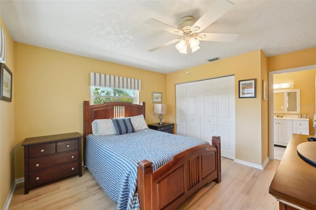 Active With Contract: $219,900 (2 beds, 2 baths, 1516 Square Feet)