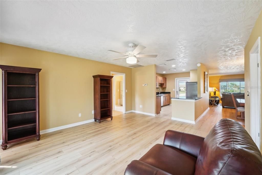 Active With Contract: $219,900 (2 beds, 2 baths, 1516 Square Feet)