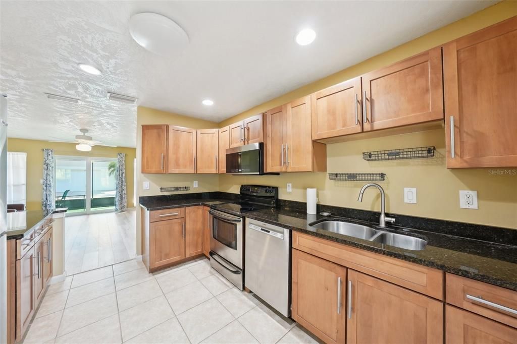 Active With Contract: $219,900 (2 beds, 2 baths, 1516 Square Feet)