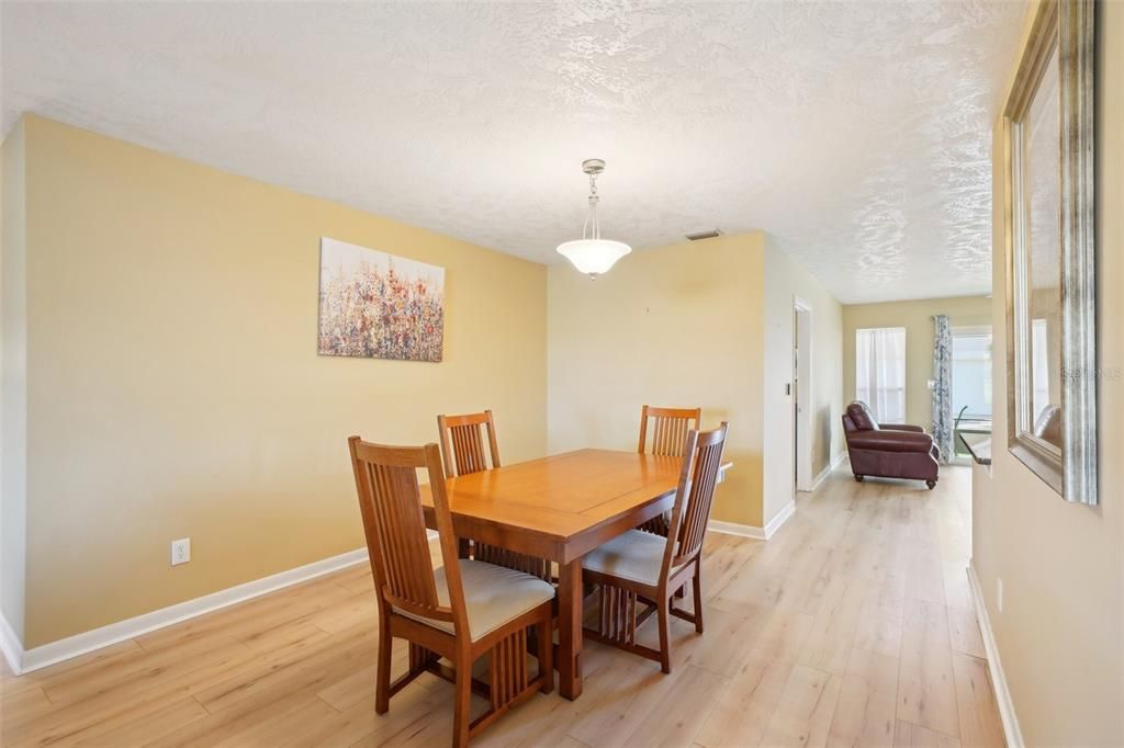Active With Contract: $219,900 (2 beds, 2 baths, 1516 Square Feet)