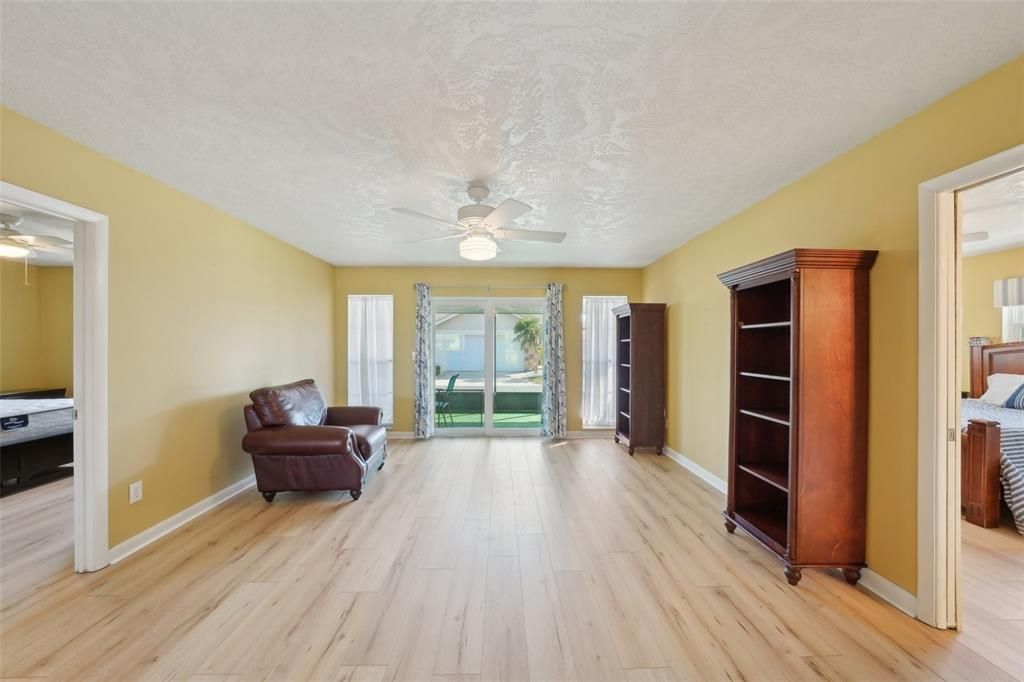 Active With Contract: $219,900 (2 beds, 2 baths, 1516 Square Feet)