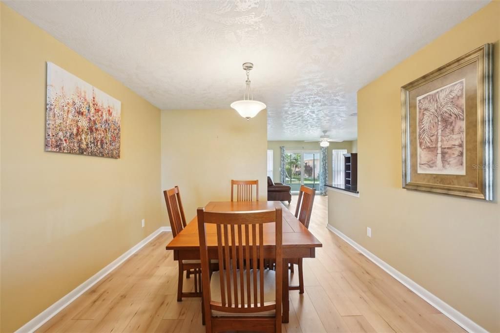 Active With Contract: $219,900 (2 beds, 2 baths, 1516 Square Feet)