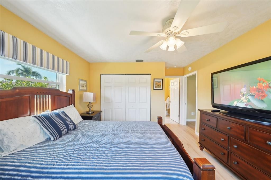 Active With Contract: $219,900 (2 beds, 2 baths, 1516 Square Feet)