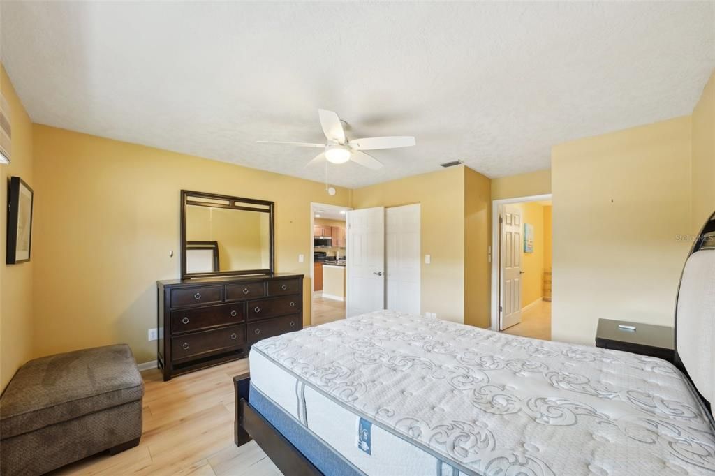 Active With Contract: $219,900 (2 beds, 2 baths, 1516 Square Feet)