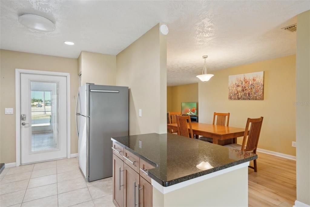 Active With Contract: $219,900 (2 beds, 2 baths, 1516 Square Feet)