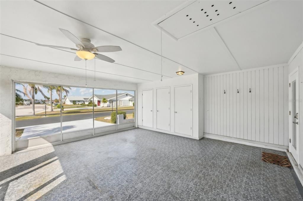 Active With Contract: $219,900 (2 beds, 2 baths, 1516 Square Feet)