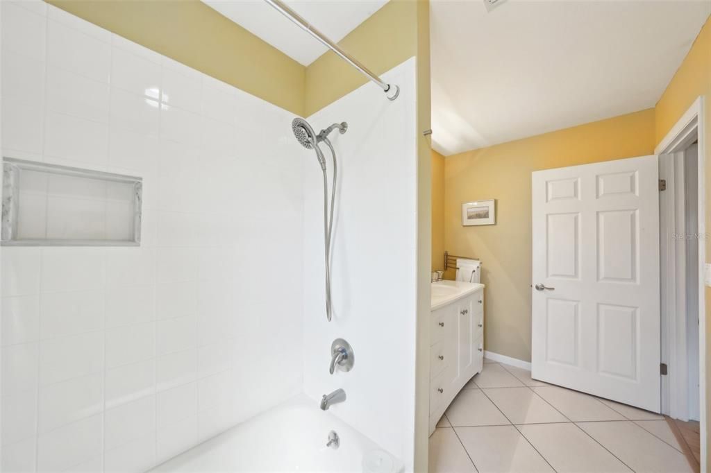 Active With Contract: $219,900 (2 beds, 2 baths, 1516 Square Feet)