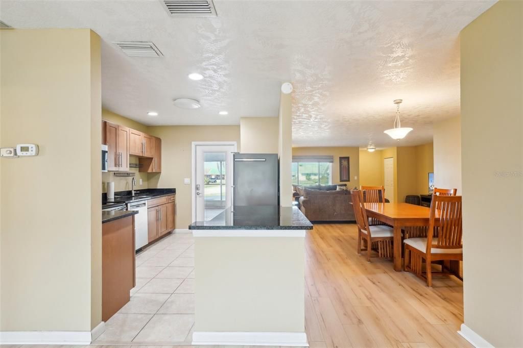 Active With Contract: $219,900 (2 beds, 2 baths, 1516 Square Feet)