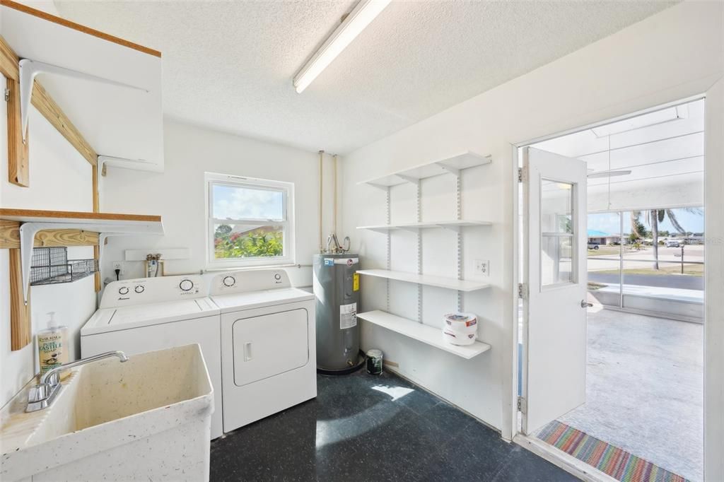 Active With Contract: $219,900 (2 beds, 2 baths, 1516 Square Feet)