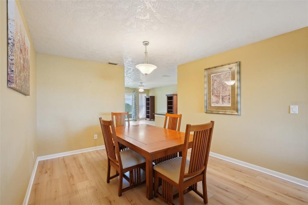 Active With Contract: $219,900 (2 beds, 2 baths, 1516 Square Feet)