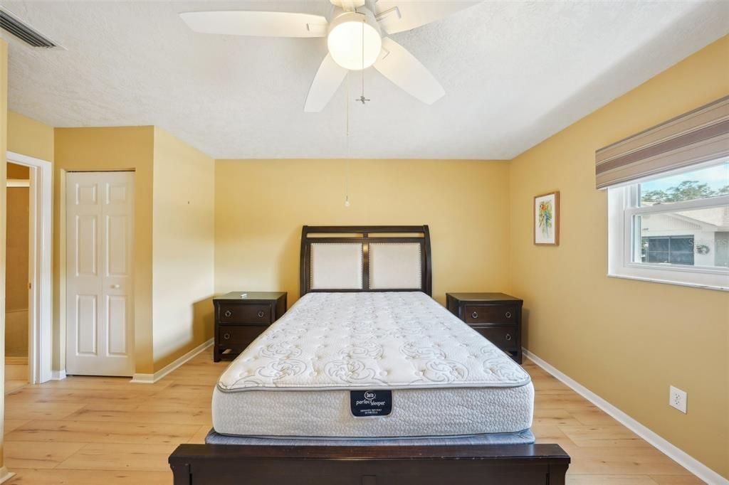 Active With Contract: $219,900 (2 beds, 2 baths, 1516 Square Feet)