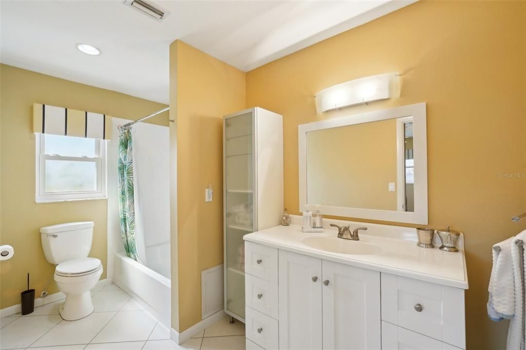 Active With Contract: $219,900 (2 beds, 2 baths, 1516 Square Feet)