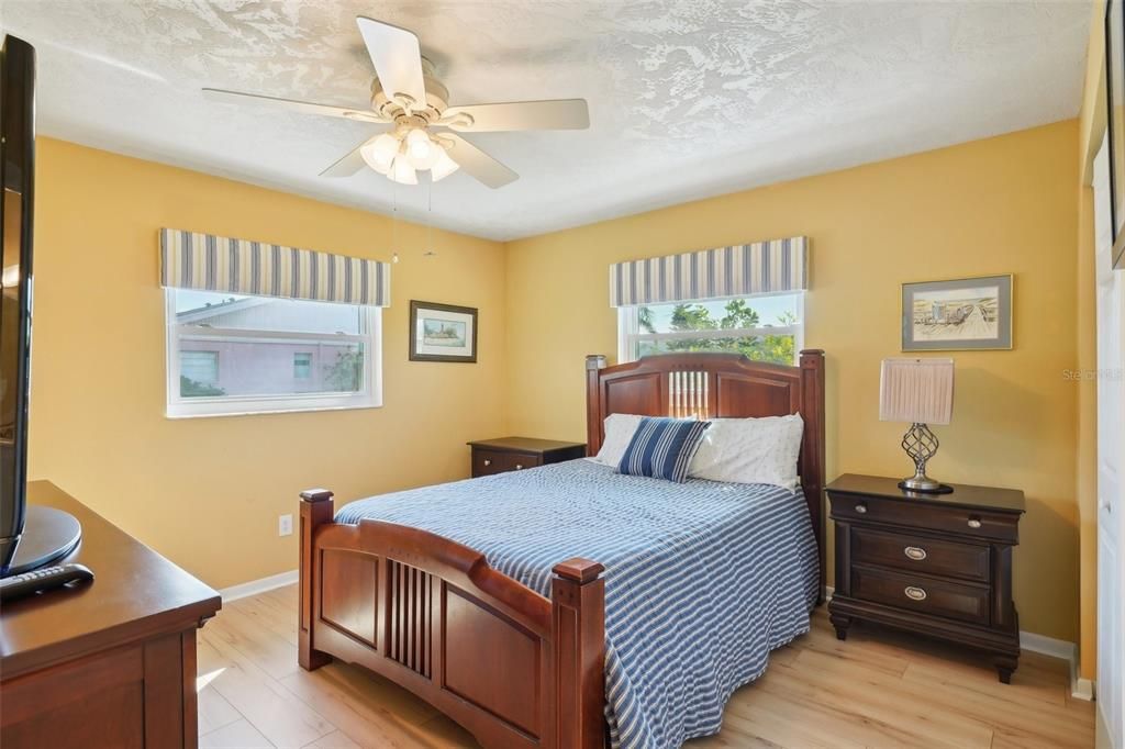 Active With Contract: $219,900 (2 beds, 2 baths, 1516 Square Feet)