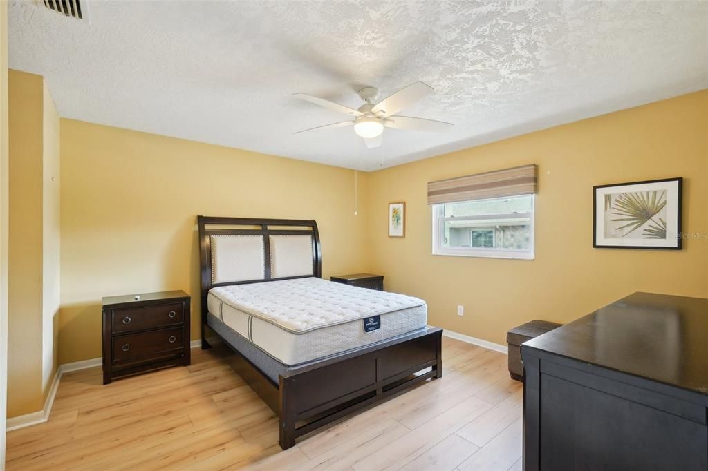 Active With Contract: $219,900 (2 beds, 2 baths, 1516 Square Feet)