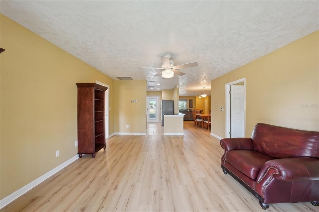 Active With Contract: $219,900 (2 beds, 2 baths, 1516 Square Feet)