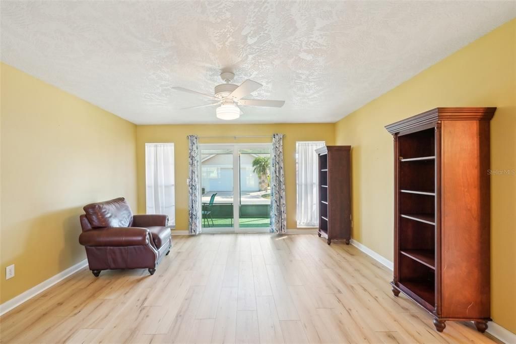 Active With Contract: $219,900 (2 beds, 2 baths, 1516 Square Feet)