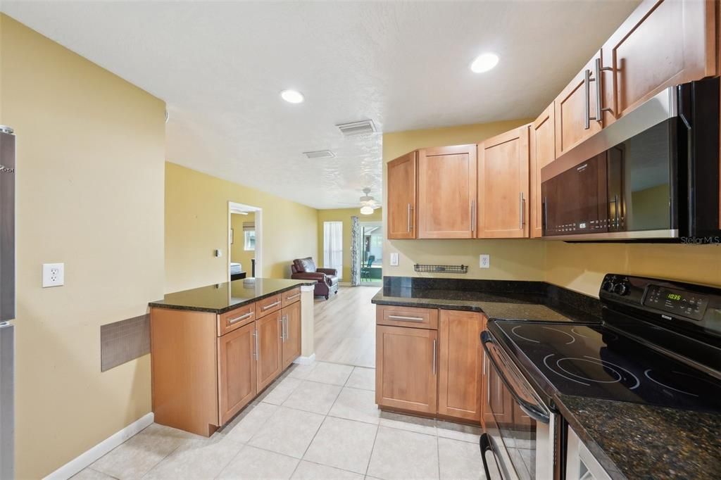 Active With Contract: $219,900 (2 beds, 2 baths, 1516 Square Feet)