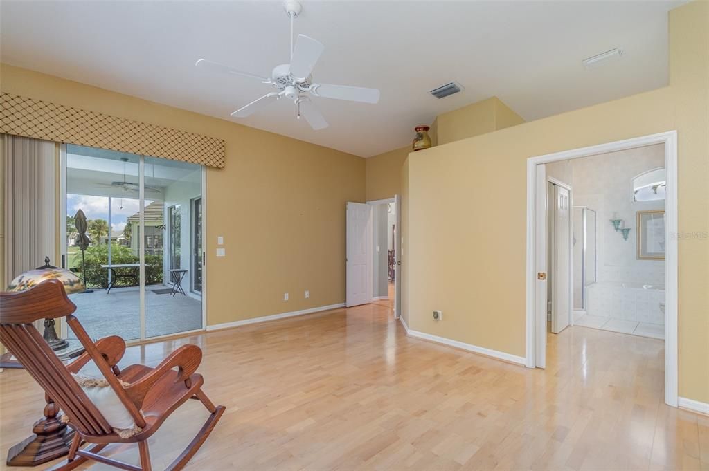 Под контрактом: $245,000 (2 спален, 2 ванн, 1390 Квадратных фут)