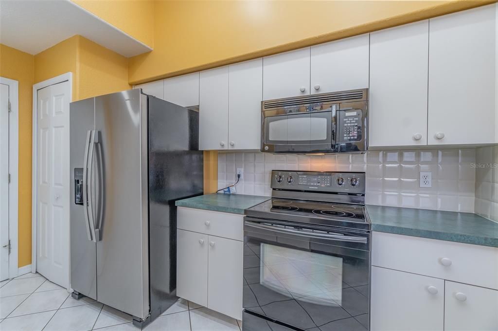 Под контрактом: $245,000 (2 спален, 2 ванн, 1390 Квадратных фут)