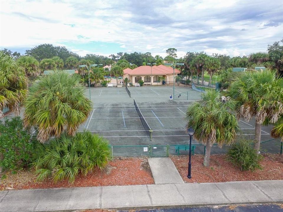 Под контрактом: $245,000 (2 спален, 2 ванн, 1390 Квадратных фут)