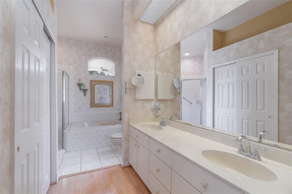 Под контрактом: $245,000 (2 спален, 2 ванн, 1390 Квадратных фут)