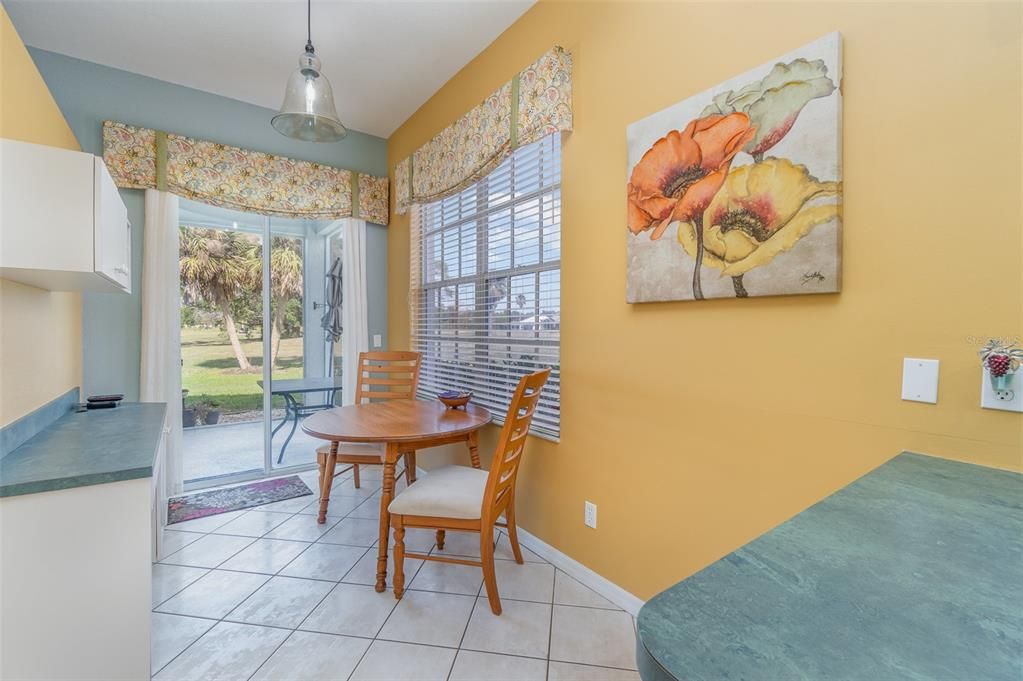 Под контрактом: $245,000 (2 спален, 2 ванн, 1390 Квадратных фут)