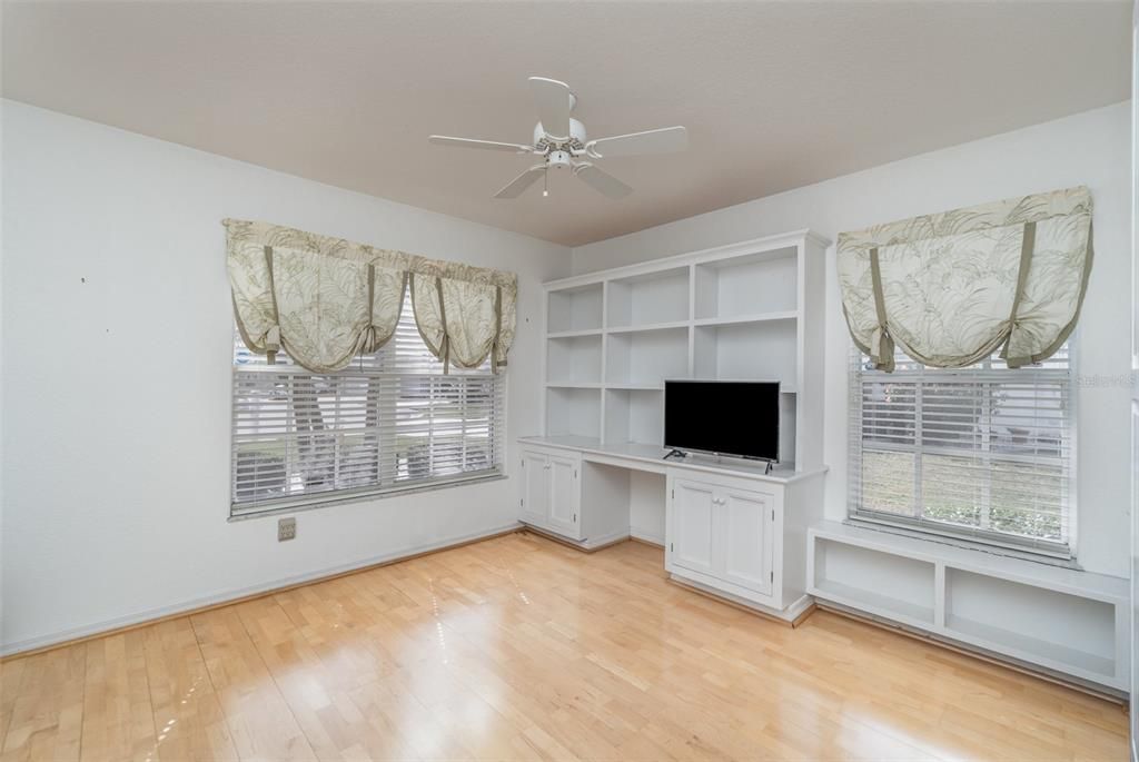 Под контрактом: $245,000 (2 спален, 2 ванн, 1390 Квадратных фут)