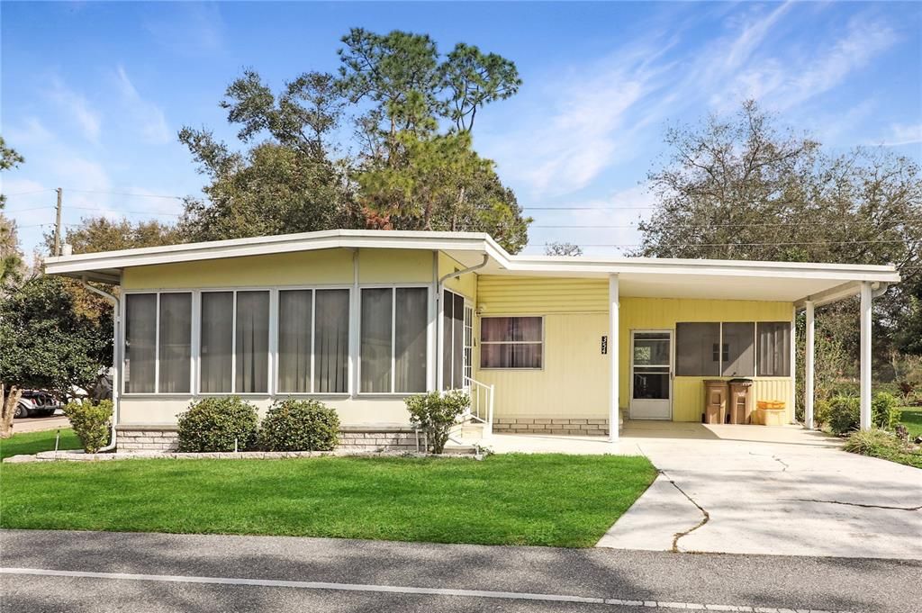 This Hawthorne at Leesburg home offers a fantastic value!