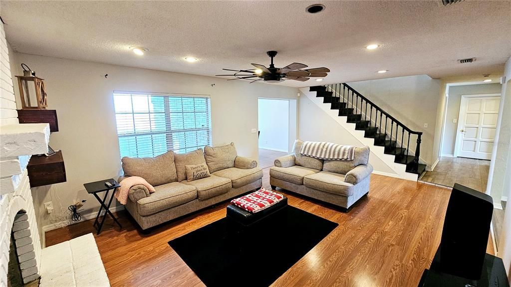 For Sale: $565,000 (4 beds, 3 baths, 4084 Square Feet)