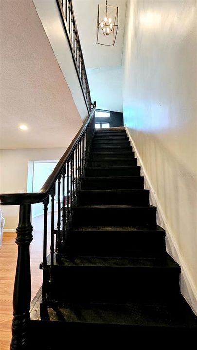 For Sale: $565,000 (4 beds, 3 baths, 4084 Square Feet)