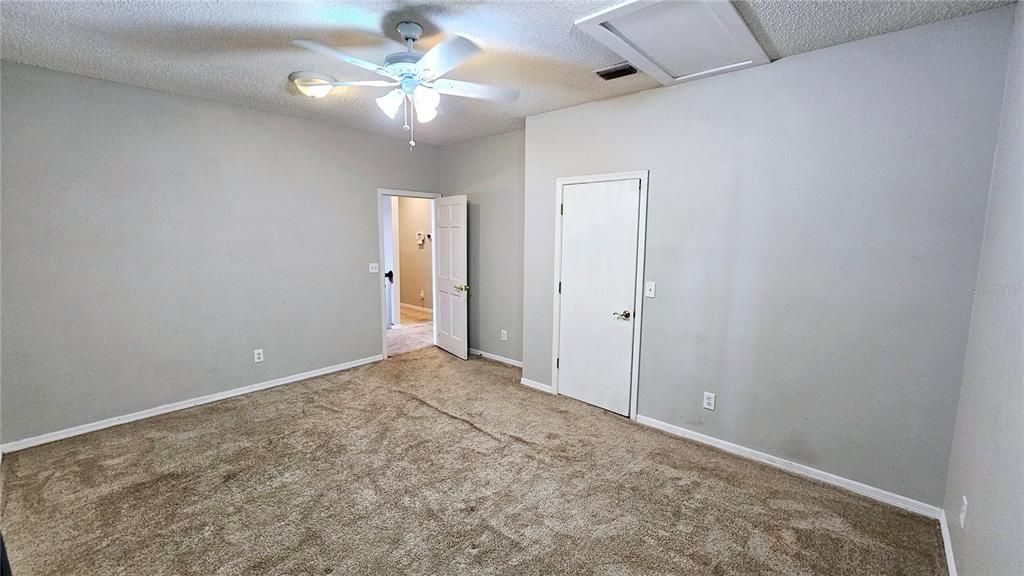 For Sale: $565,000 (4 beds, 3 baths, 4084 Square Feet)