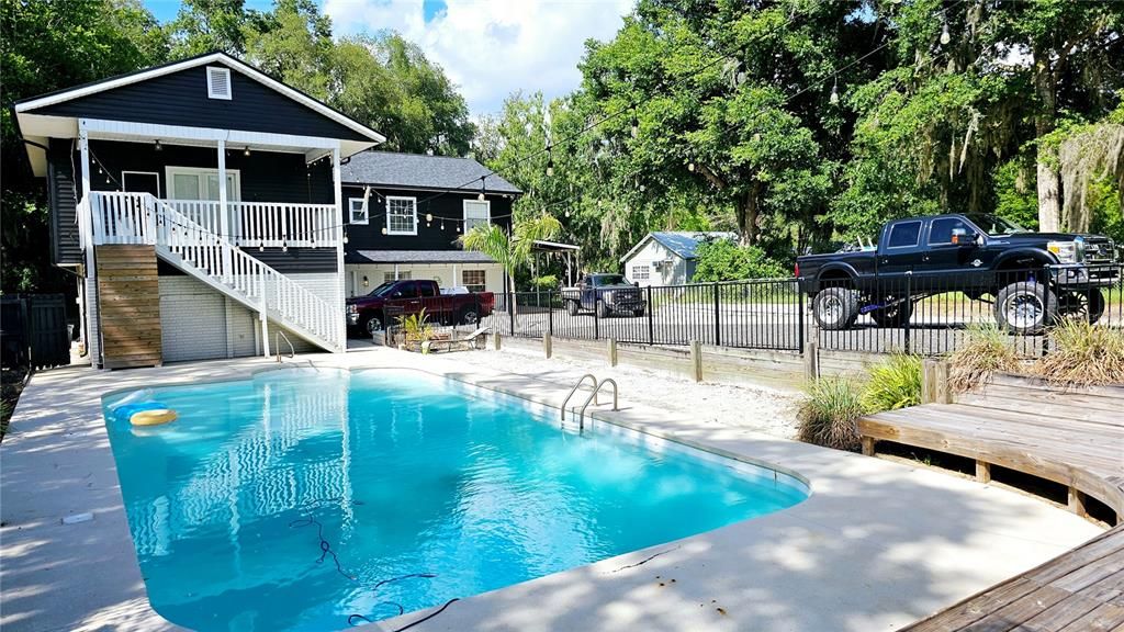 For Sale: $565,000 (4 beds, 3 baths, 4084 Square Feet)