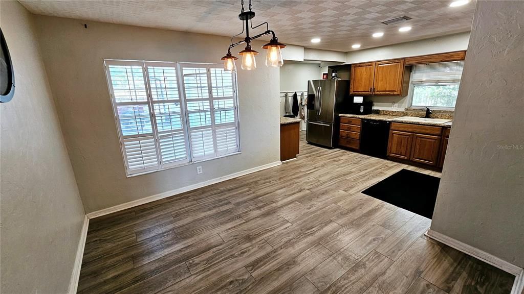 For Sale: $565,000 (4 beds, 3 baths, 4084 Square Feet)