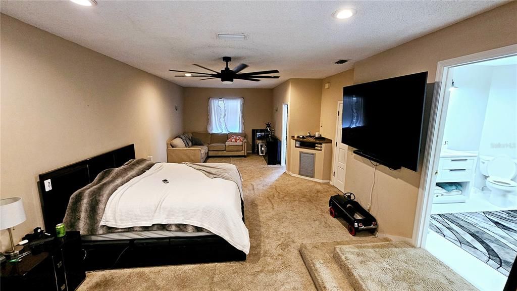 For Sale: $565,000 (4 beds, 3 baths, 4084 Square Feet)