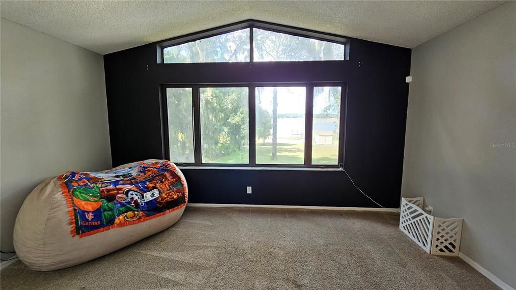 For Sale: $565,000 (4 beds, 3 baths, 4084 Square Feet)